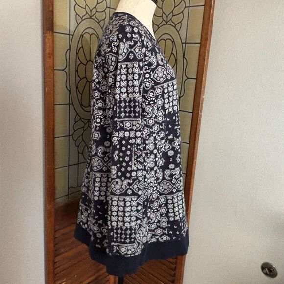 Lands End Serious Sweats Bandana Sweatshirt Navy French Terry Paisley Size L - Picture 2 of 12